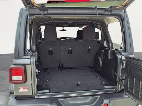 Used 2023 Jeep Wrangler Unlimited Sahara AWD/4WD image 22