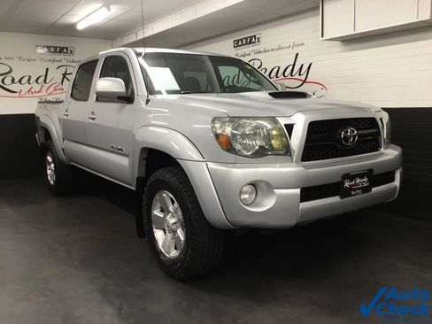 Used 2011 Toyota Tacoma 4x4 Double Cab w/ TRD Sport Pkg image 3