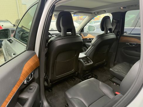 Used 2021 Volvo XC90 T6 Momentum image 29