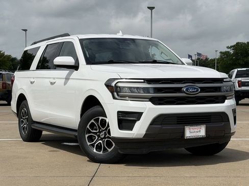 Used 2024 Ford Expedition Max XLT image 2