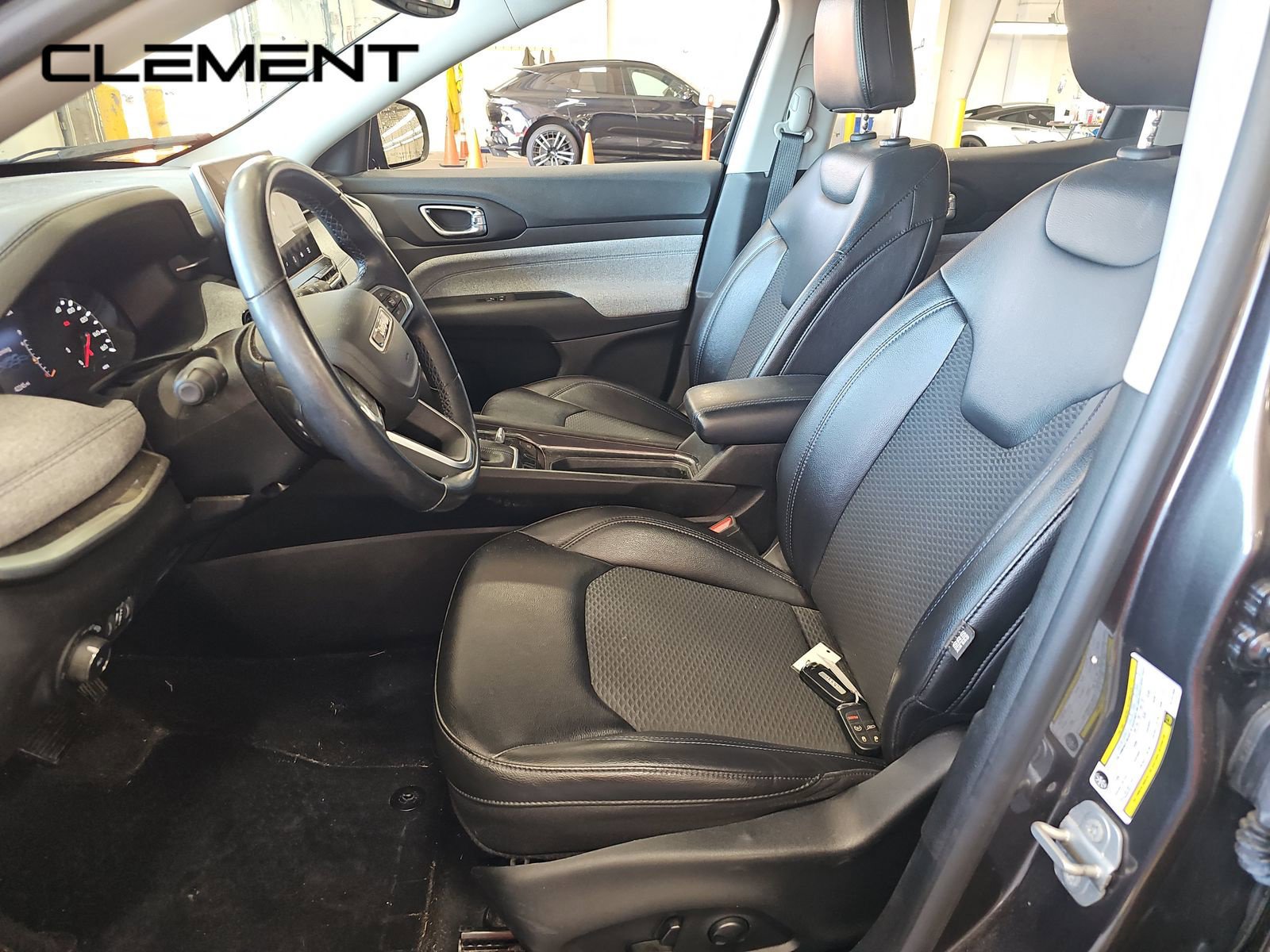 Used 2022 Jeep Compass Latitude w/ Convenience Group AWD/4WD image 3
