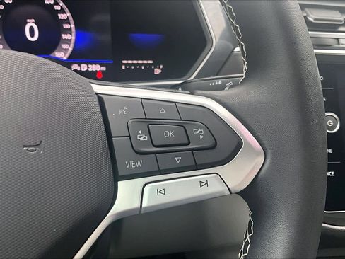 Certified 2023 Volkswagen Tiguan SE w/ Panoramic Sunroof Package FWD image 25