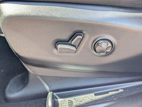 Used 2025 Chrysler Pacifica Select FWD image 20