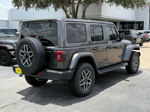 New 2025 Jeep Wrangler Sahara image 7