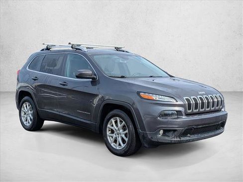 Used 2016 Jeep Cherokee Latitude w/ Cold Weather Group image 7