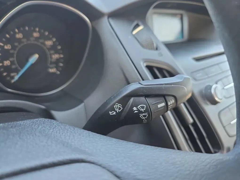 Used 2015 Ford Focus SE FWD image 16