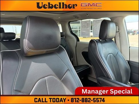 Used 2024 Chrysler Pacifica Limited FWD image 4