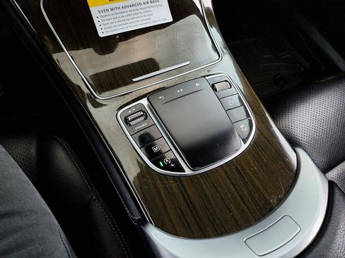 Used 2020 Mercedes-Benz GLC 300 4MATIC image 18