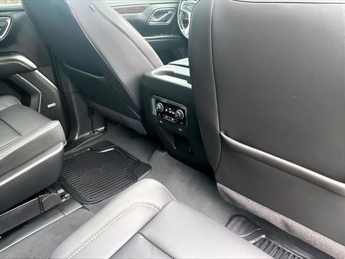 Used 2022 Chevrolet Tahoe Z71 w/ Z71 Off-Road Package image 18