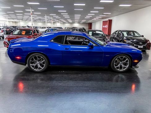 Used 2019 Dodge Challenger R/T RWD image 8