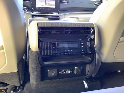 New 2023 Jeep Wagoneer Series III w/ Preferred Equipment Group image 27