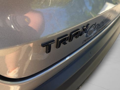 Used 2025 Chevrolet Trax RS FWD image 31