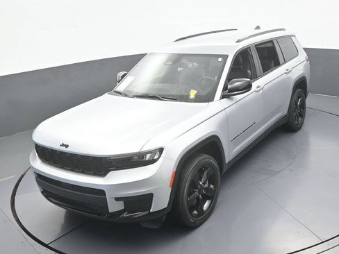 Used 2023 Jeep Grand Cherokee L Laredo RWD image 46
