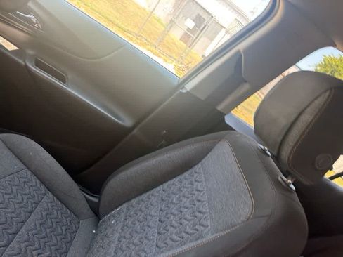 Used 2024 Chevrolet Equinox LT FWD image 10