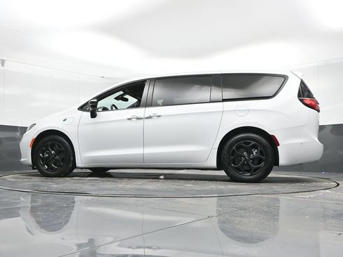 Used 2024 Chrysler Pacifica Limited FWD image 52