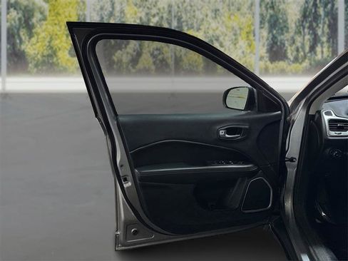 Used 2019 Jeep Compass Latitude w/ Cold Weather Group image 20