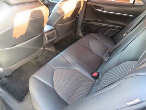 Used 2020 Toyota Camry SE FWD image 17