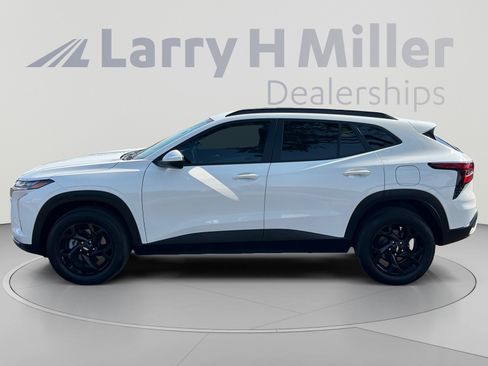 Used 2025 Chevrolet Trax LT w/ Driver Confidence Package FWD image 2