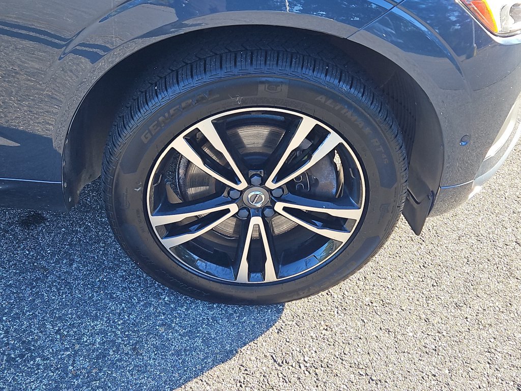 Used 2019 Volvo XC60 T6 Momentum w/ Multimedia Package AWD/4WD image 10