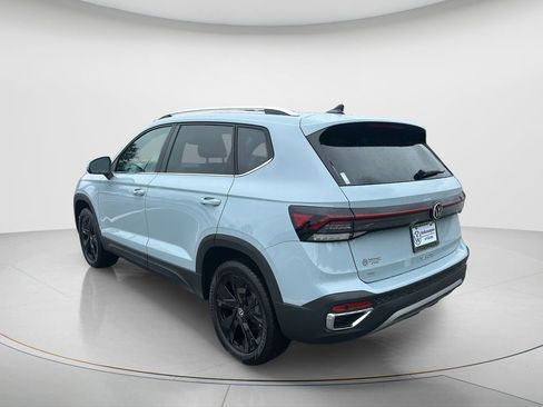 New 2026 Volkswagen Taos SE image 15