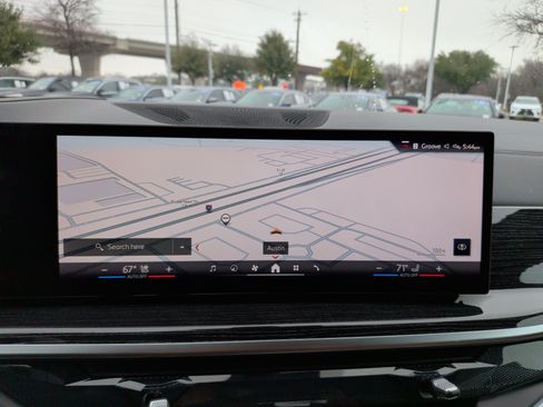 Used 2025 BMW X5 xDrive40i w/ Executive Package image 17