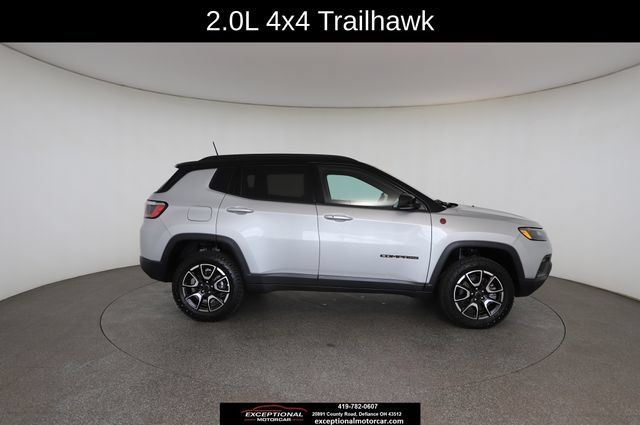 Used 2025 Jeep Compass Trailhawk AWD/4WD image 24