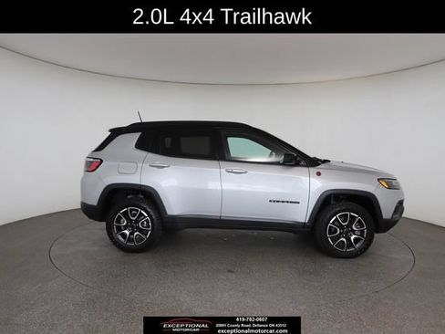 Used 2025 Jeep Compass Trailhawk AWD/4WD image 24