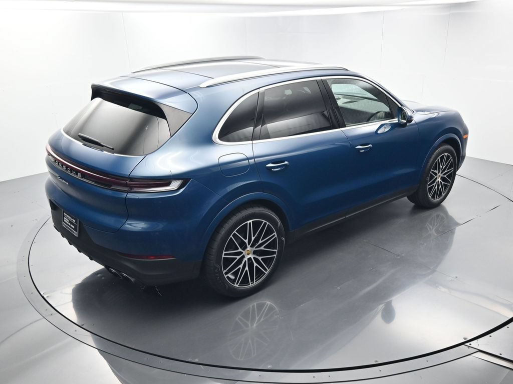 Certified 2024 Porsche Cayenne AWD/4WD image 40