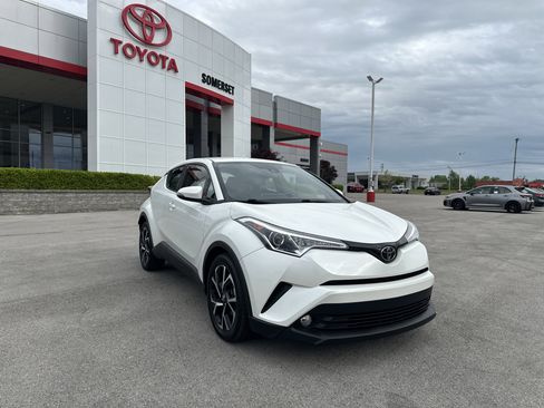 Used 2018 Toyota C-HR XLE image 3