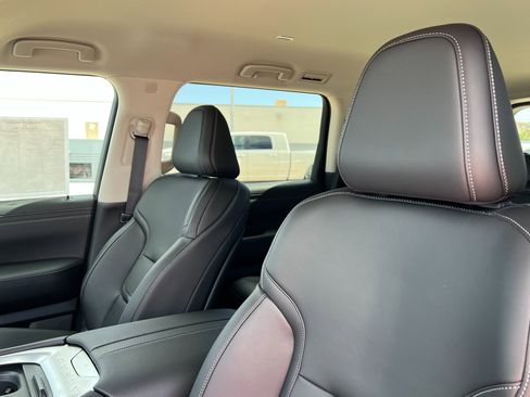 New 2025 Nissan Armada SV image 16