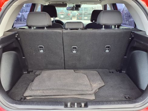 Used 2021 Hyundai Venue SEL w/ Cargo Package FWD image 19