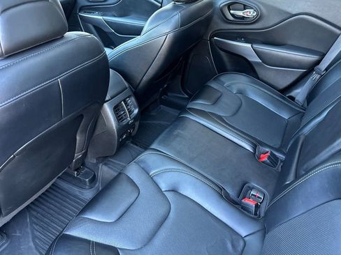 Used 2022 Jeep Cherokee Limited w/ Mopar Interior Package AWD/4WD image 12