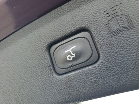 Certified 2024 Ford Edge Titanium image 9