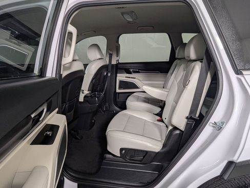 Used 2024 Kia Telluride S image 23