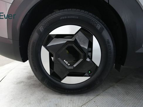Used 2024 Kia EV9 Light Long Range RWD image 22