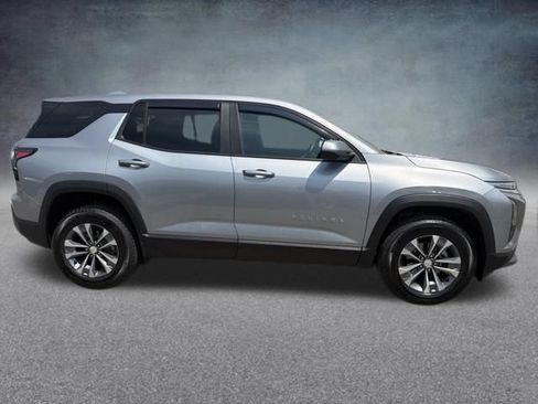 Used 2025 Chevrolet Equinox LT w/ Safety and Technology Package AWD/4WD image 5