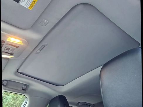 Used 2021 Toyota Highlander XLE image 47