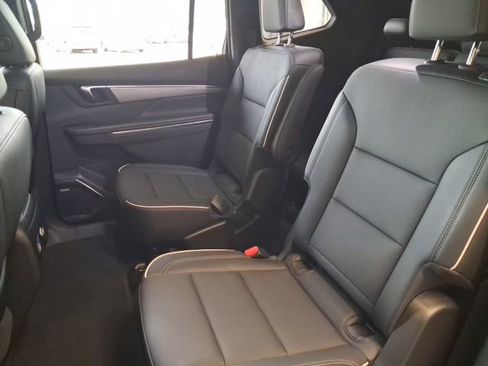 Used 2025 Buick Enclave Preferred image 23