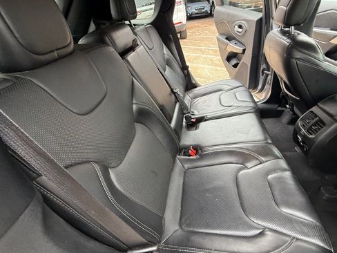 Used 2020 Jeep Cherokee Limited image 15