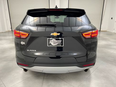 Used 2025 Chevrolet Blazer LT FWD image 6