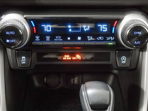 Used 2024 Toyota RAV4 XLE AWD/4WD image 31