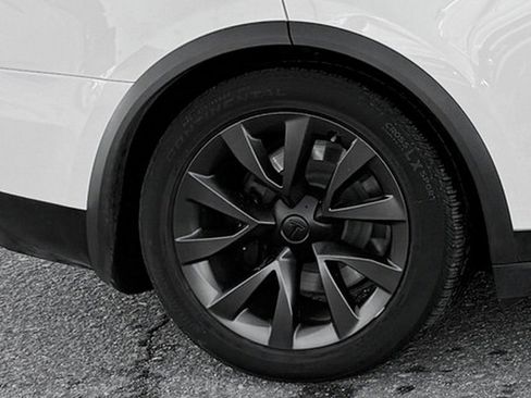 Used 2023 Tesla Model X image 12