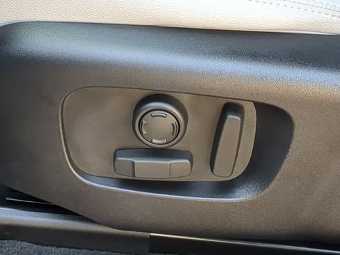 Used 2026 Land Rover Range Rover Velar S image 17