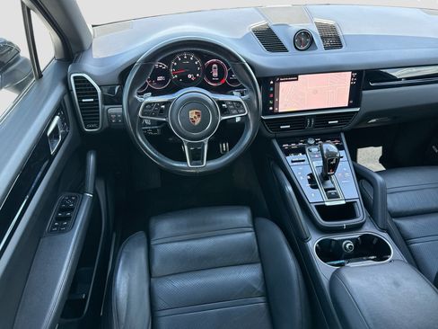 Used 2022 Porsche Cayenne AWD/4WD image 23