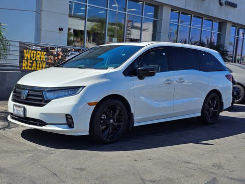 Used 2023 Honda Odyssey Sport image 3