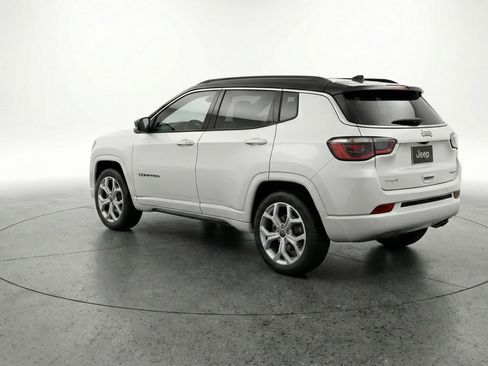 Used 2025 Jeep Compass Latitude AWD/4WD image 6