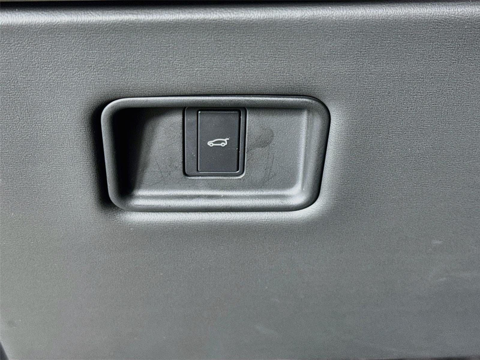 Used 2025 Land Rover Range Rover Sport SE AWD/4WD image 10
