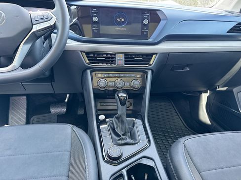 Used 2024 Volkswagen Taos SE w/ Panoramic Sunroof Package AWD/4WD image 18