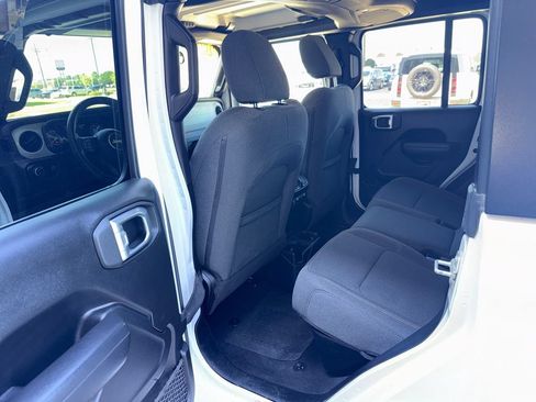 Used 2025 Jeep Gladiator Sport AWD/4WD image 17