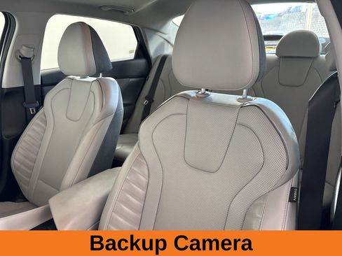 Used 2025 Hyundai Elantra Limited FWD image 10